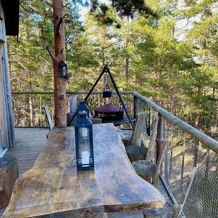 Tretopphytter Pa Grensen - Elghytta Med Robat Og Gjeddefiske Halden Extérieur photo