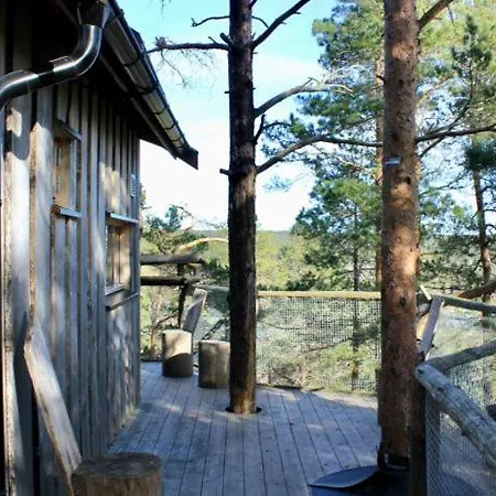 Tretopphytter Pa Grensen - Elghytta Med Robat Og Gjeddefiske Halden Extérieur photo